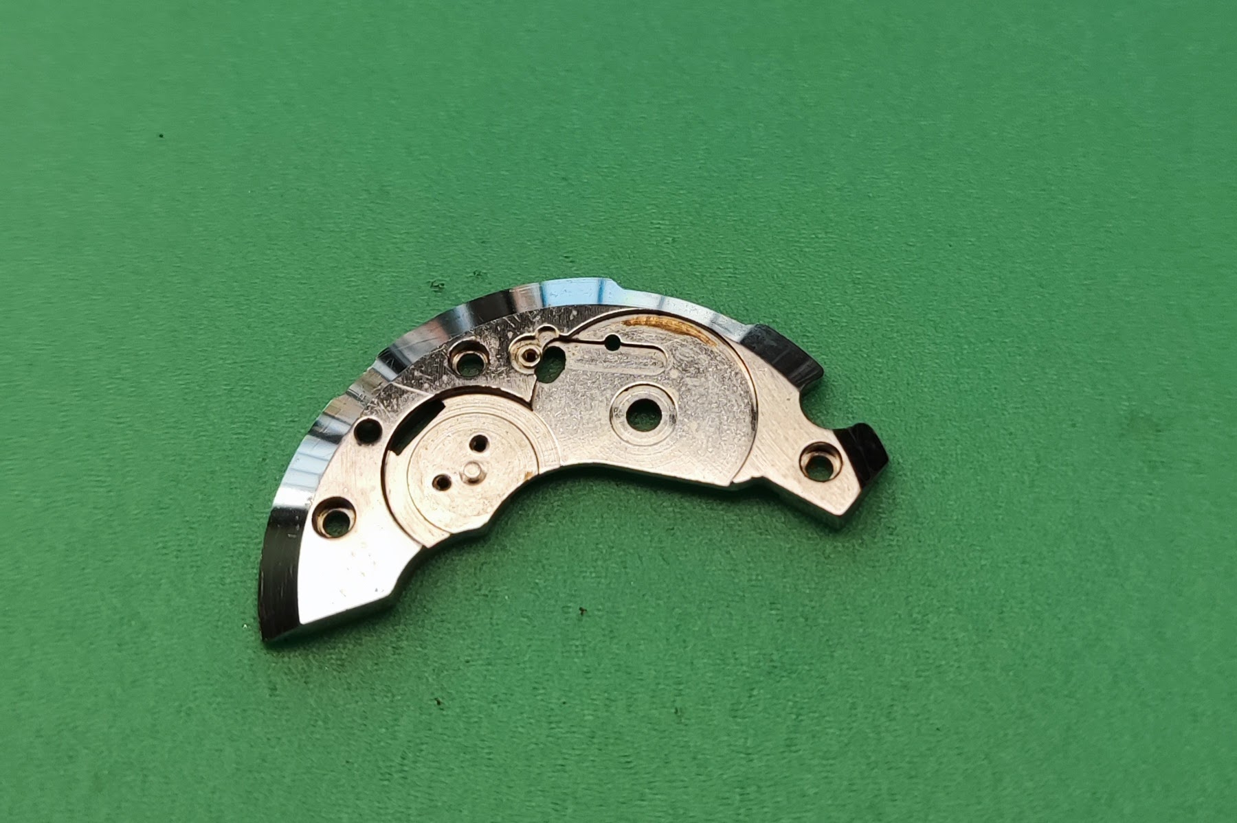 Certina 28-10 - 105 Barrel bridge