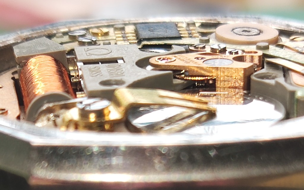 omega constellation 1310 movement side view